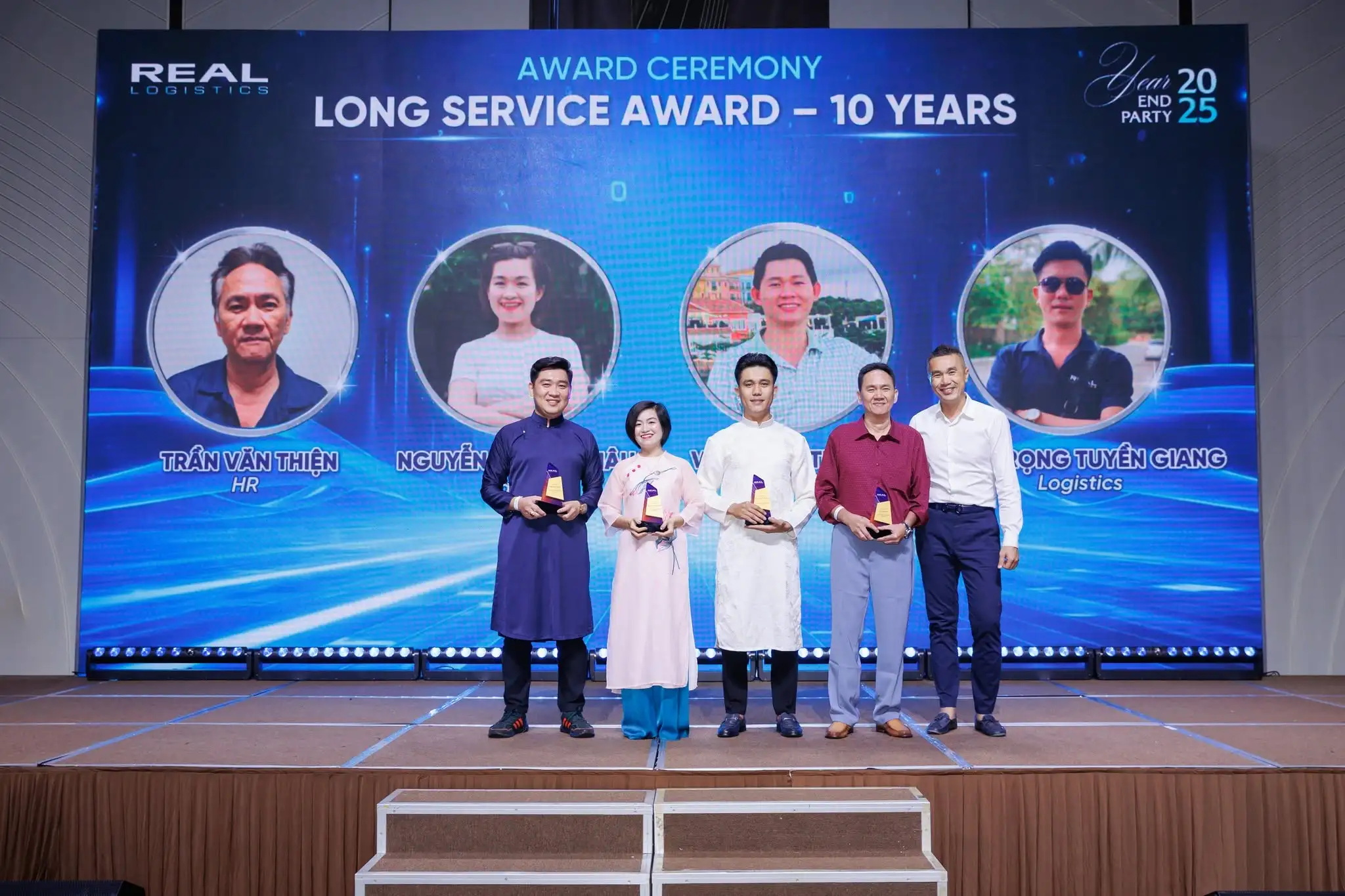 year-end-party-2025-sum-vay-yeu-thuong-13.webp